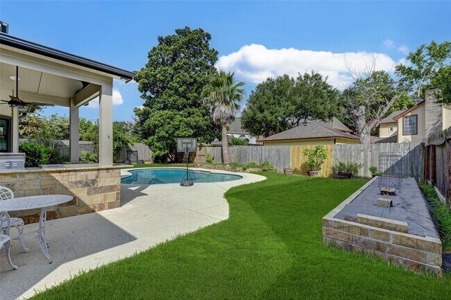 Building Photo - 20642 Laurel Lock Dr