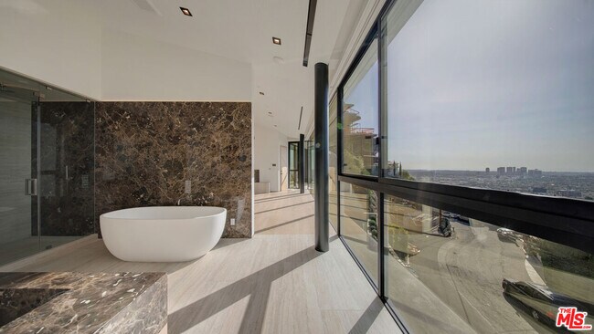 Building Photo - 8765 Hollywood Blvd