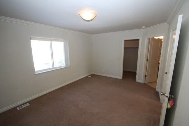 Building Photo - 1612 Beaver Pl