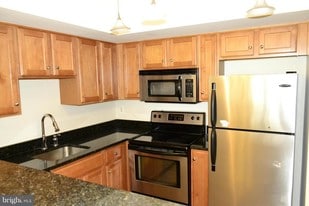 Building Photo - 1001 N Randolph St