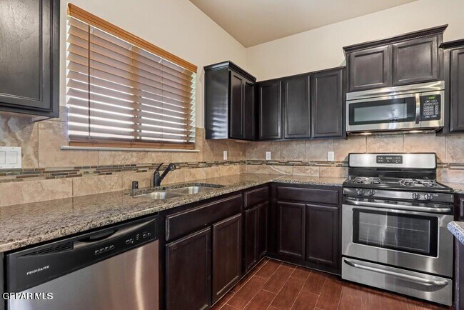 Building Photo - 2047 Dreamlight Pl