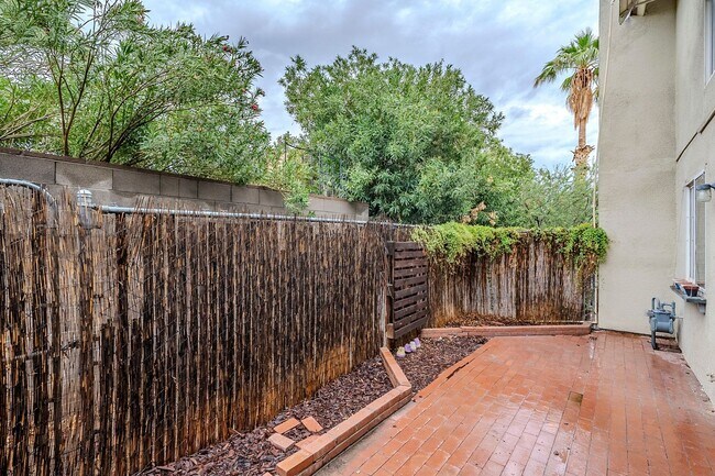 Building Photo - 3 Bed 2.5 Bath Pet-Friendly Retreat by The...
