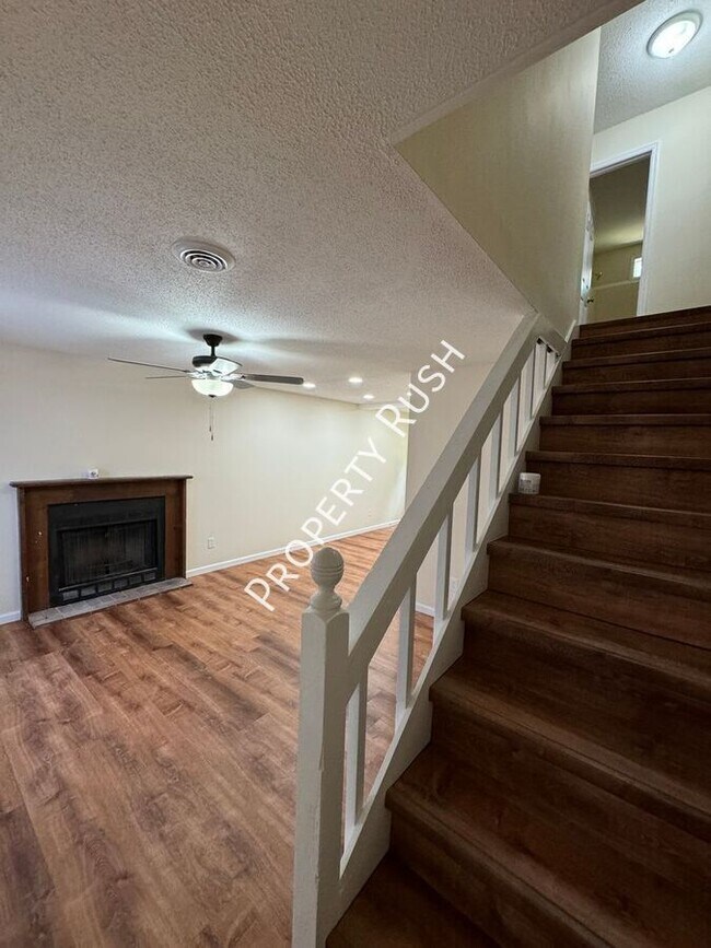 Building Photo - 1511 Rustic Dr