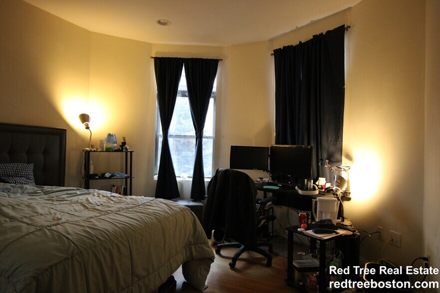 Building Photo - 1801 Beacon St