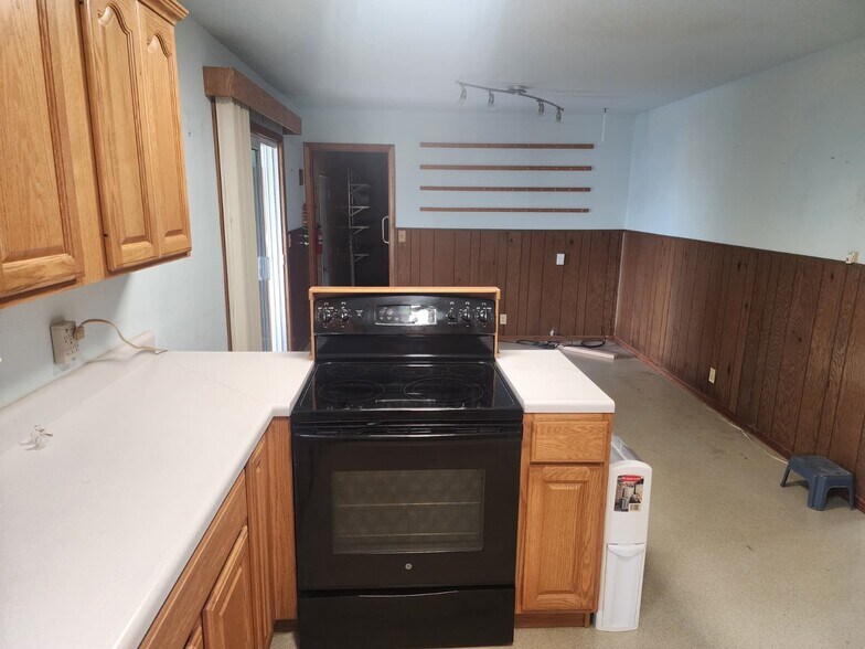 Kitchen - 1204 Prairie View Rd