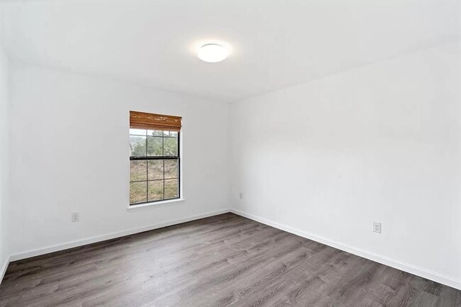Building Photo - 150 Hart Ln