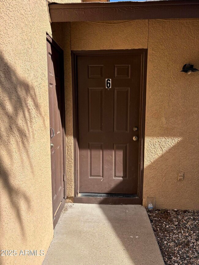 Primary Photo - 470 E Date St