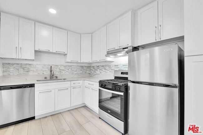 Building Photo - 926 N Spaulding Ave