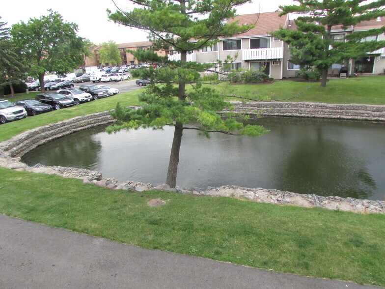 Building Photo - 3000 Bayside Dr