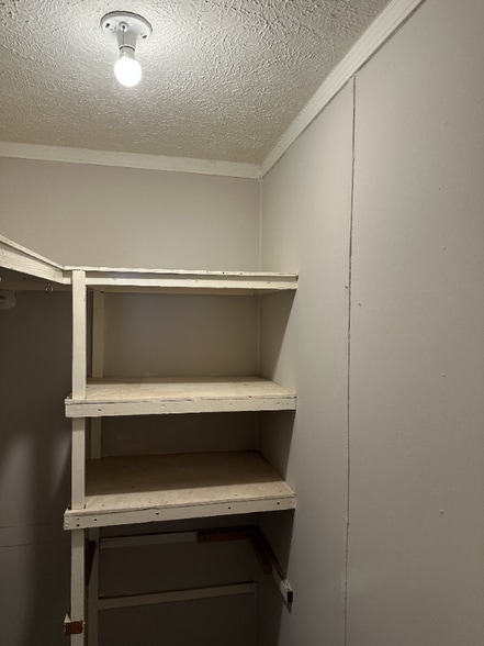 Building Photo - 3022 Bank St