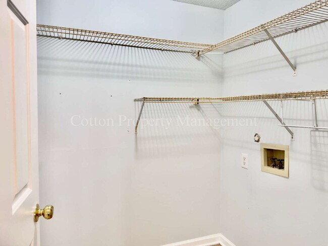 Building Photo - Updated 2BR/2BA First Floor Condo in Midtown Wilmington - $1,150/month! - Move in Special*