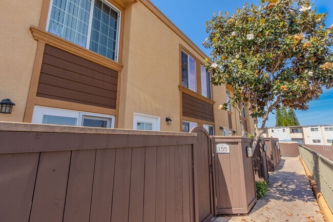 Building Photo - 5252 Balboa Arms Dr