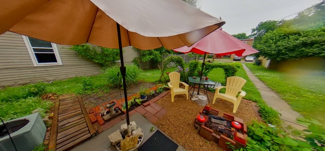 Building Photo - 3D Tour Available - Close to City Park + Garage Parking + Washer & Dryer! Available August 5th!