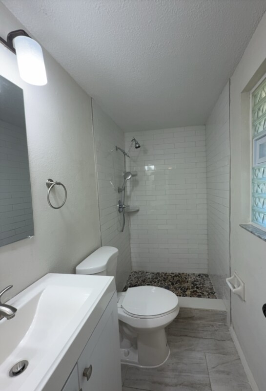 Building Photo - 15839 Villa Dr