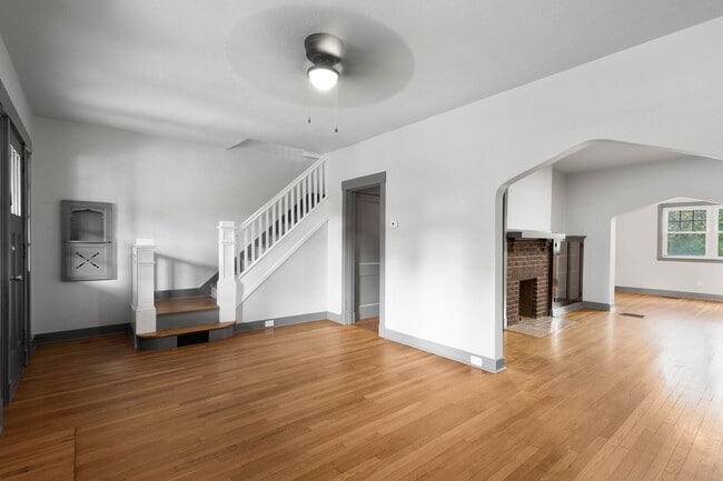 Building Photo - Stunning 3 bedroom home in Pittsburgh avai...