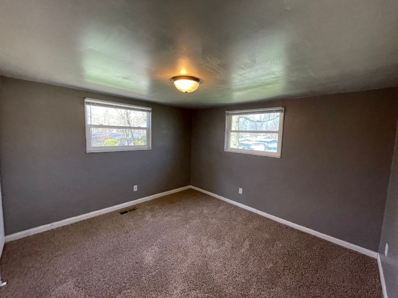 Building Photo - 2306 Deerwood Dr