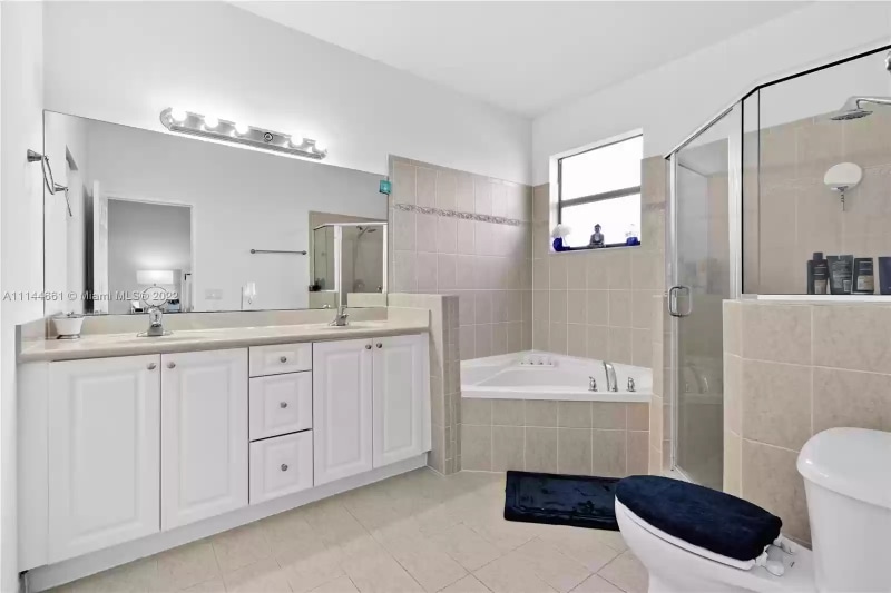 Building Photo - 3709 NE 4th St