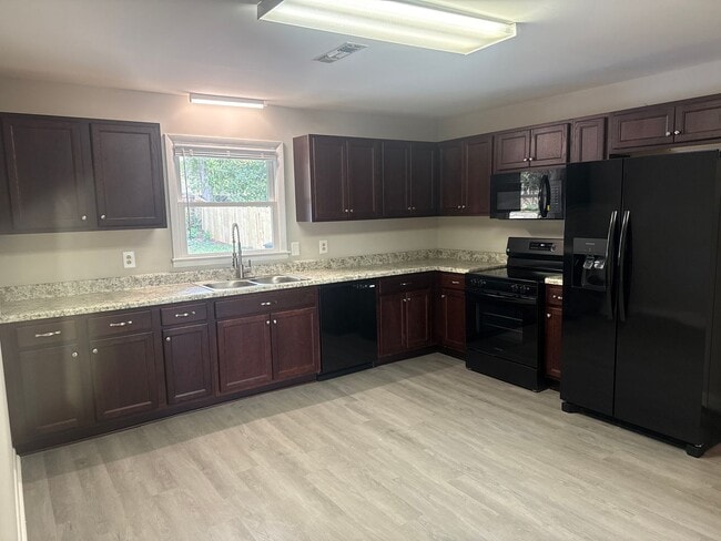 Building Photo - Two Bedroom One Bath