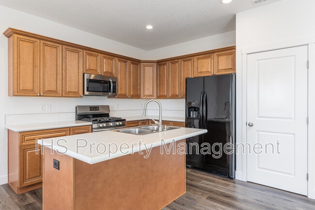 Building Photo - 1127 S Blueberry Pl