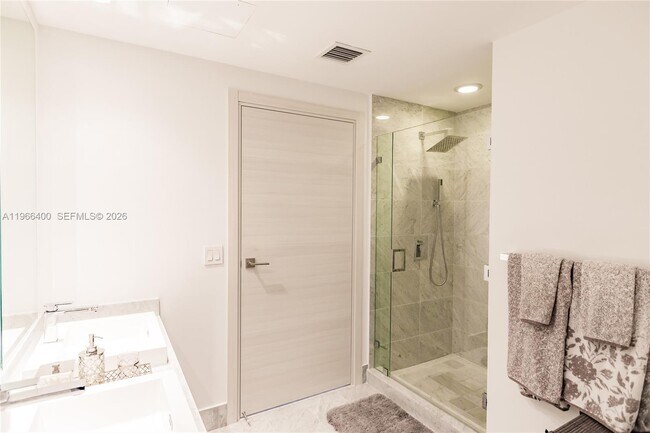 Building Photo - 801 S Miami Ave