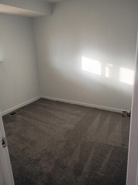 Building Photo - 106 N Mitchner Ave