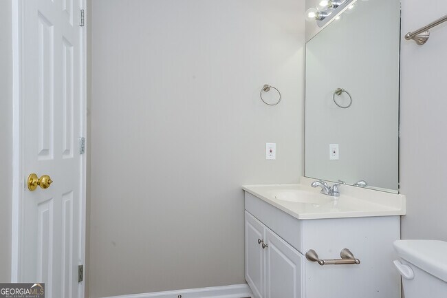 Building Photo - 245 Coral Cir