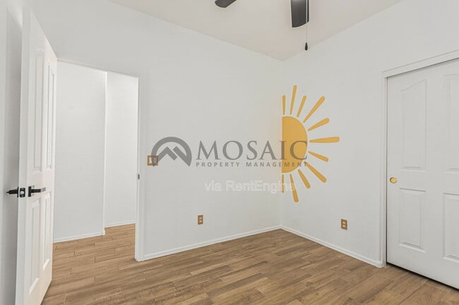 Building Photo - 105 E Piccolo Ct