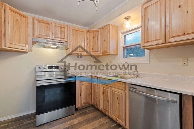 Building Photo - Kellogg Mid-Term Rental: Charming 3 Bed 1 Bath Home with Fenced Yard – Ends June 30!