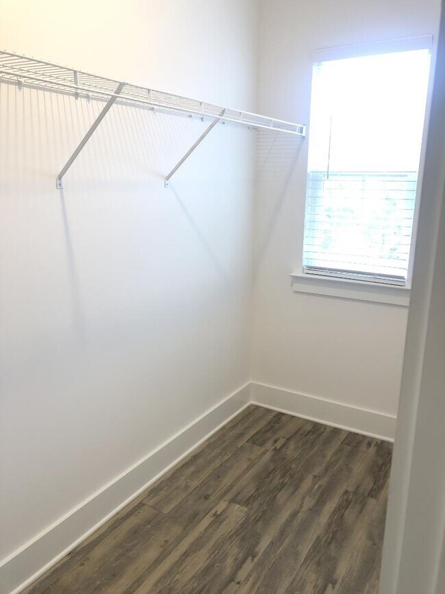 Building Photo - 3108 Elm Hill Pike