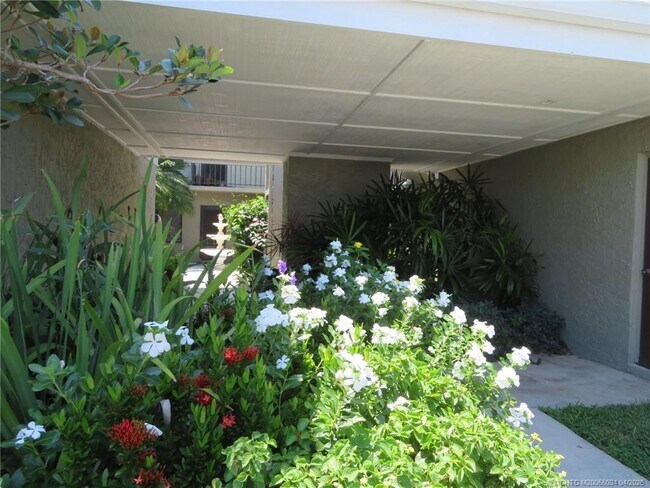 Building Photo - 800 NW Fork Rd