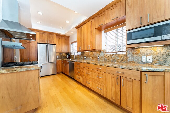 Building Photo - 1358 Holmby Ave