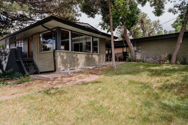 Building Photo - Chic 3BD, 3BA Mid-Century Home in Wheat Ri...