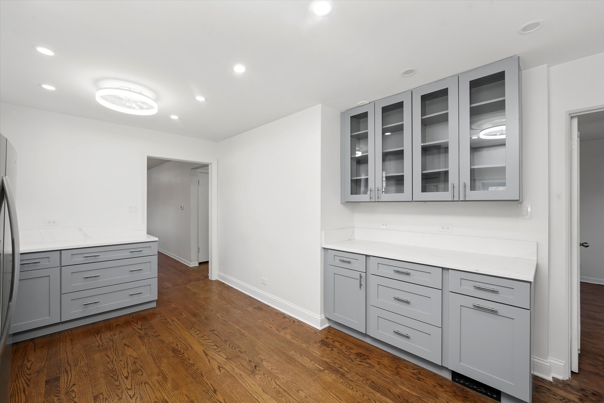 Building Photo - 7056 N Rockwell St