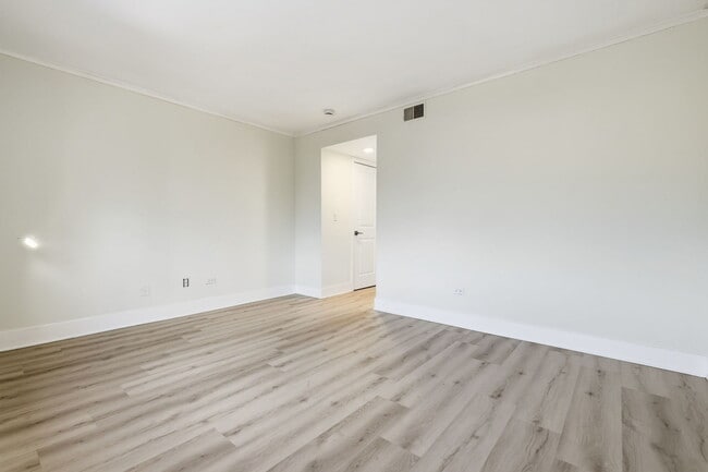 Building Photo - 382 Oak Trails Rd