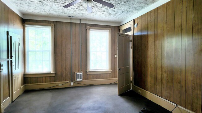 Building Photo - 707 2nd Ave