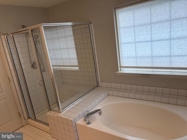 Building Photo - 506 Summervale Ct