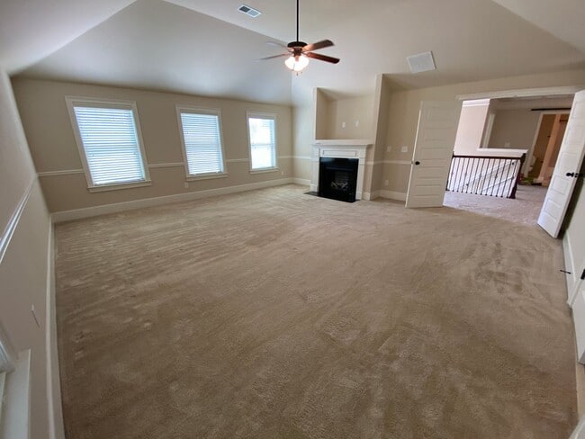 Building Photo - 735 Porter Ln