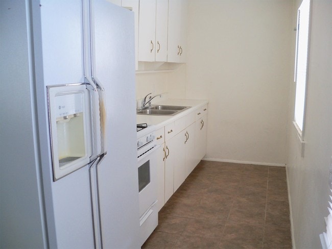 Building Photo - 2101 8th Ave N