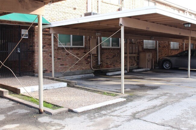 Building Photo - 5343 Richmond Ave