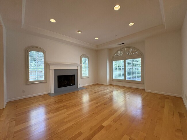 Building Photo - Spacious 3BR + Office | 2,150 SF | 2-Car Garage | Prime Menlo Park