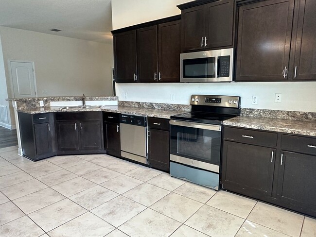 Building Photo - Spacious 4 Bedroom Home with Fenced Yard a...