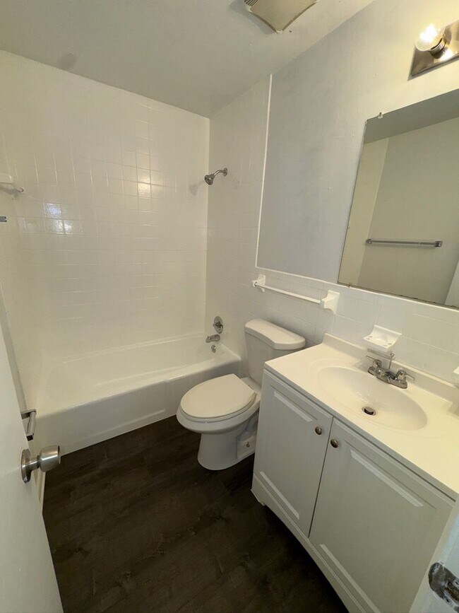 Building Photo - 1633 NE 70th St