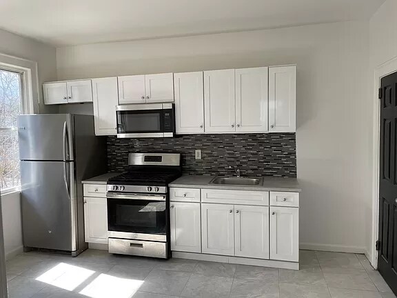 Building Photo - 139 Myrtle Ave