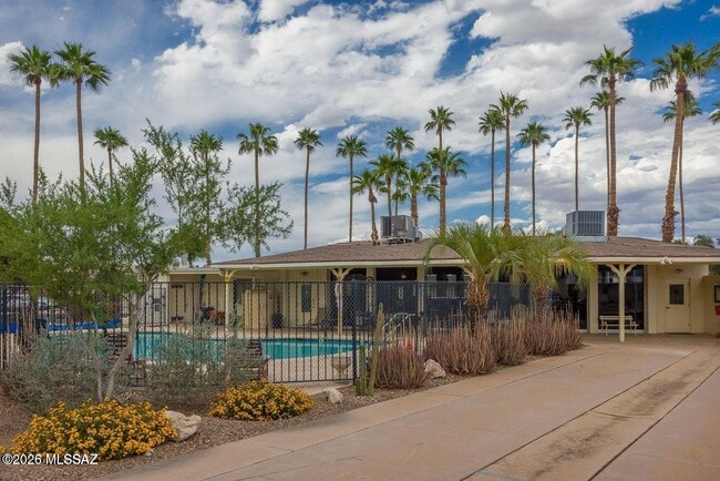 Building Photo - 390 N Silverbell Rd
