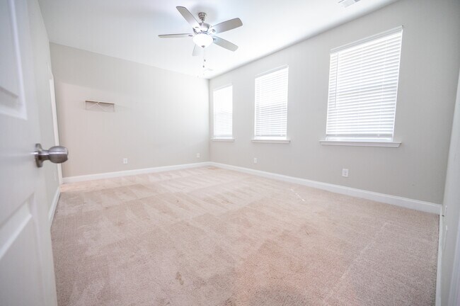 Building Photo - 7801 Montview Rd