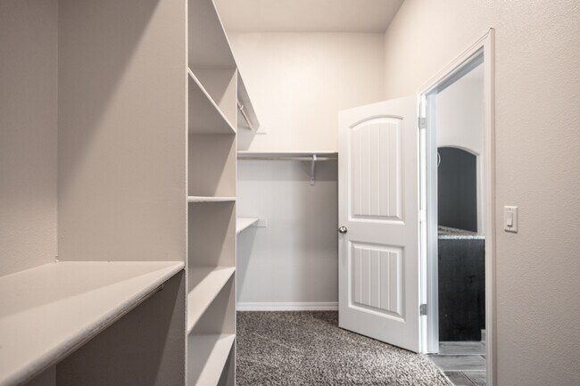 Building Photo - 14852 Mike a Mendoza Ave