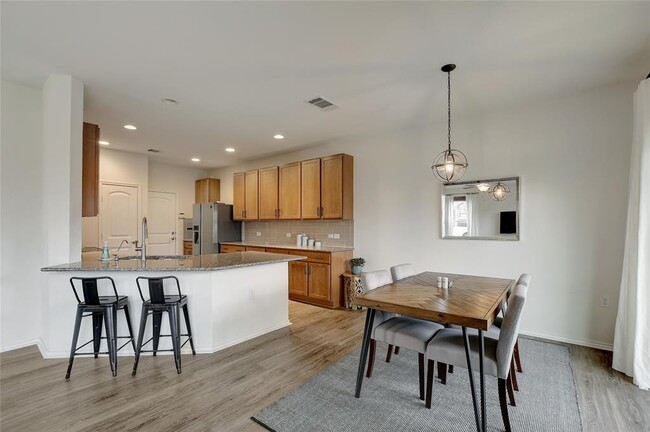 Building Photo - 9017 Norwich Castle