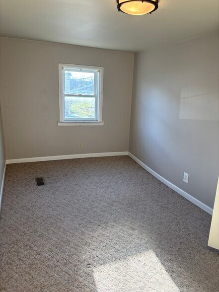 Building Photo - 579 W Mahoning St