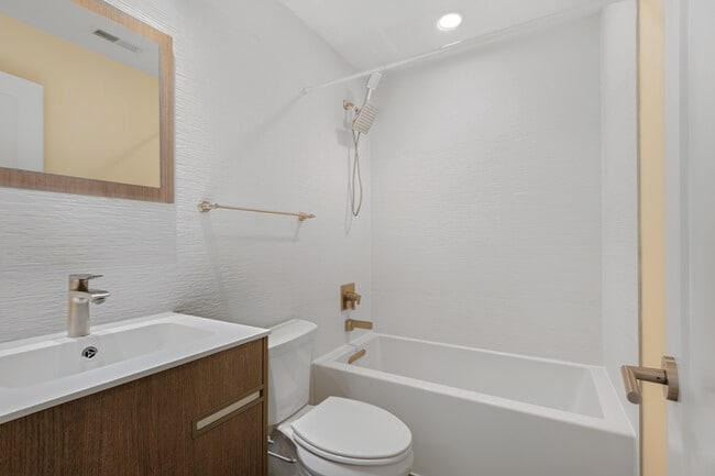 Building Photo - 1515 K St SE