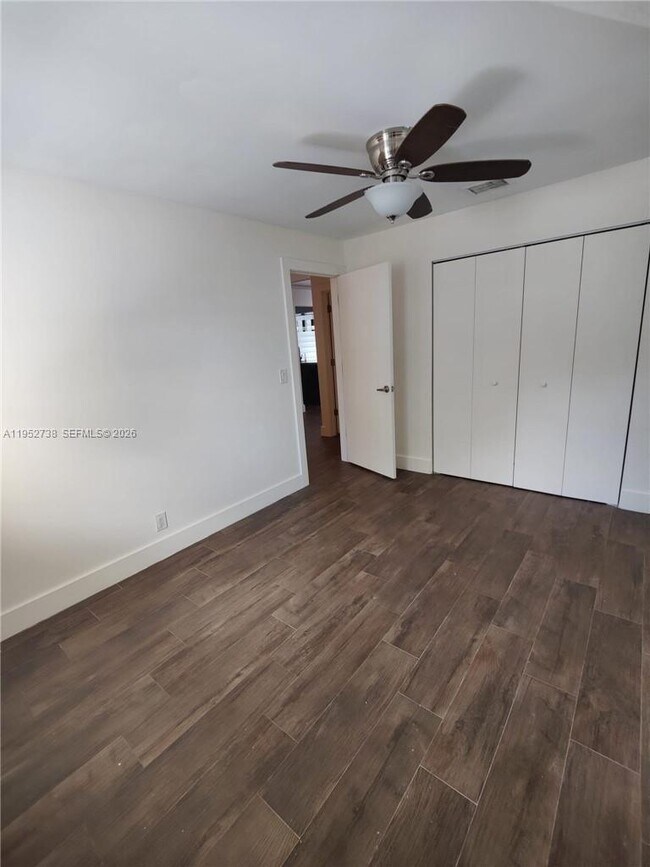 Building Photo - 5201 SW 31st Ave